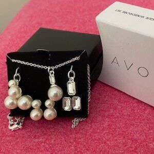 Avon Luminous Pearleque Wardrobe Set -  Necklace NWT, 2 Pendants & 3 Pr Earrings